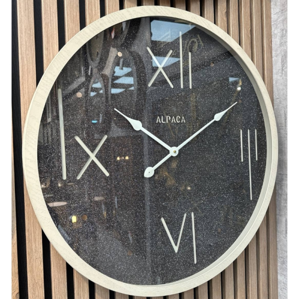  ساعت دیواری چوبی آلپاکا Alpaca کد GL77، ساعت دیواری گرد سایز 70 و موتور آرامگرد، ساعت دیواری مینیمال با صفحه خاص و زیبا، رنگ کرم
