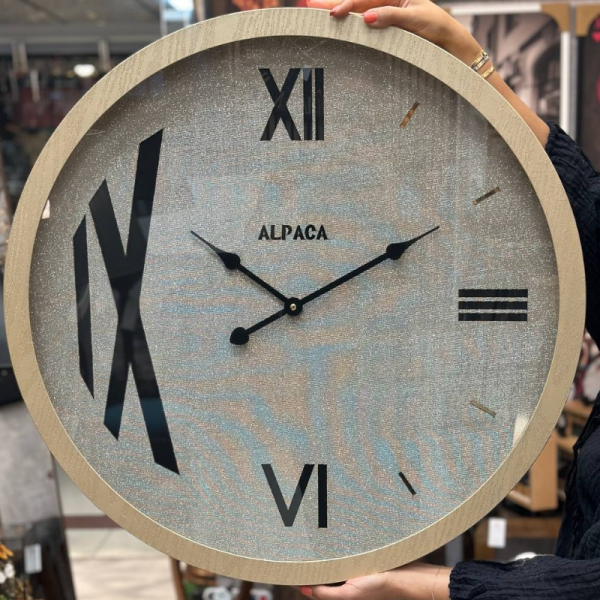  ساعت دیواری چوبی آلپاکا Alpaca کد GL85، ساعت دیواری گرد سایز 70 و موتور آرامگرد، ساعت دیواری مینیمال با صفحه خاص و زیبا، رنگ کرم