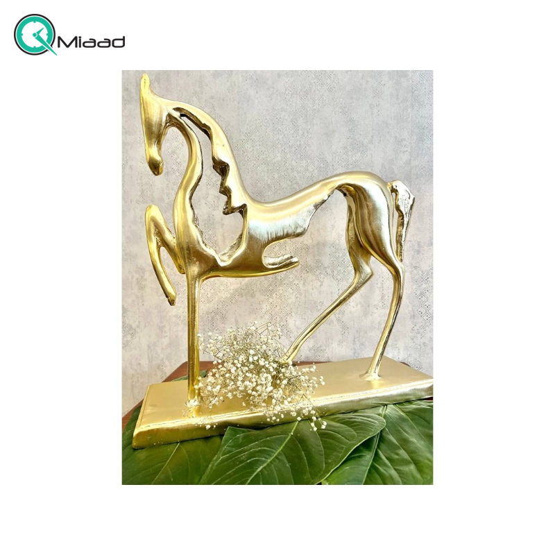 مجسمه اسب پایه دار رنگ طلایی