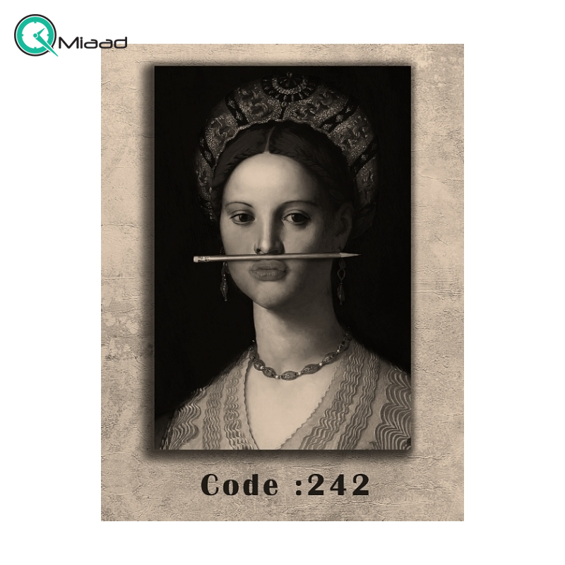 تابلو کد 242 با طرح چهره زن و مداد روی لب