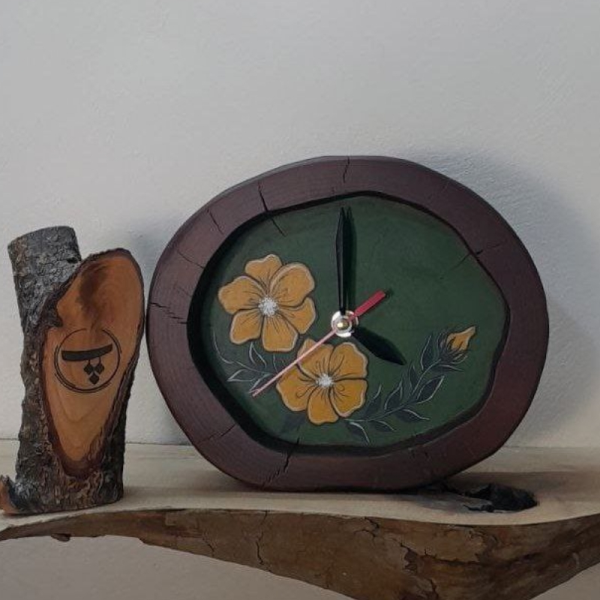 ساعت رومیزی چوبی دست ساز لوتوس مدل 350، ساعت رومیزی با طرحی متفاوت 18.20 سانت ساخته شده با چوب طبیعی افرا، طرح داخل ساعت متغیر، صفحه سبز گل زرد