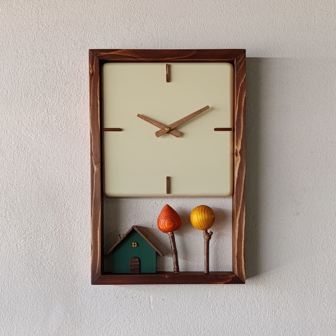 ساعت دیواری دست ساز تمام‌چوب مدل 184 طرح خانه