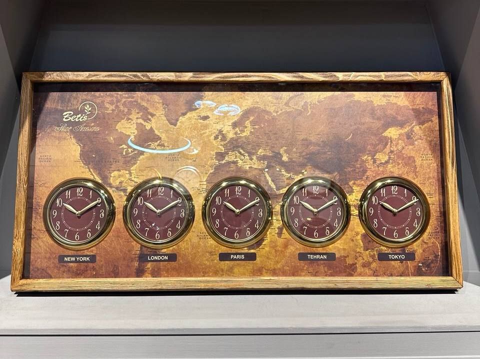 ساعت دیواری چندزمانه بتیس مدل 12060 | قاب چوب روس