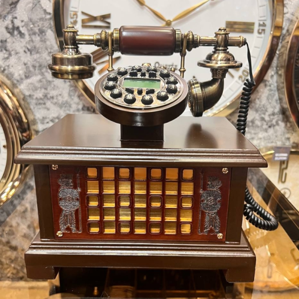 تلفن رومیزی چوبی مدل 4020، تلفن رومیزی کلاسیک با شماره گیر دکمه‌ ای، تلفن رومیزی خاص و سنتی، بدنه چوبی، رنگ قهوه ای