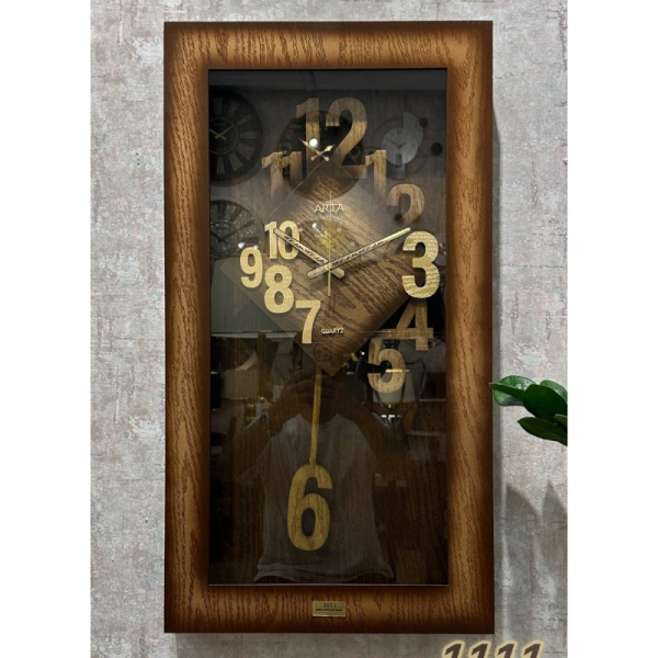  ساعت دیواری آرتا Arta کد 1111، ساعت دیواری چهارگوش چوبی، عدد 6 به صورت پاندول و اعداد لاتین و موتور آرامگرد