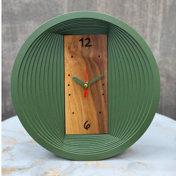 ساعت رومیزی MDF مدل 1405، مجموعه ساعت رومیزی MDF با موتور اصل تایوان و ضمانت 3 ساله، ابعاد 26 سانتی‌متر، دارای رنگ بندی، بسته‌بندی مقاوم برای ارسال باربری