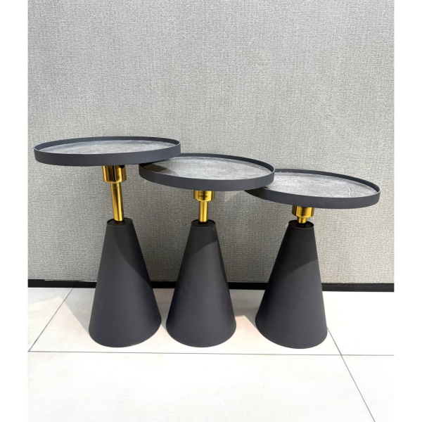 میز عسلی سه‌تکه مدل 9750، با طراحی جذاب و مدرن و پایه‌های فلزی مقاوم، در سه ارتفاع 57، 52 و 92 سانت و قطر صفحه 40 سانت، با صفحه گلس ضدخش و ضدآب، رنگ مشکی سنگی