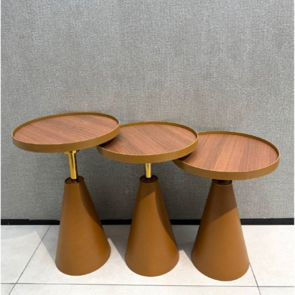 میز عسلی سه‌تکه مدل 9750، با طراحی جذاب و مدرن و پایه‌های فلزی مقاوم، در سه ارتفاع 57، 52 و 92 سانت و قطر صفحه 40 سانت، با صفحه گلس ضدخش و ضدآب، رنگ قهوه ای سنگی