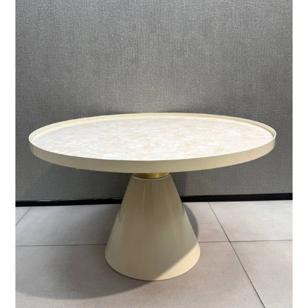 میز جلو مبلی مدل 9750، میز وسط با طراحی جذاب و مدرن و پایه‌های فلزی مقاوم، با قطر صفحه 80 سانت و ارتفاع 48 سانت، متریال گلس ضدخش و ضدآب، رنگ کرم