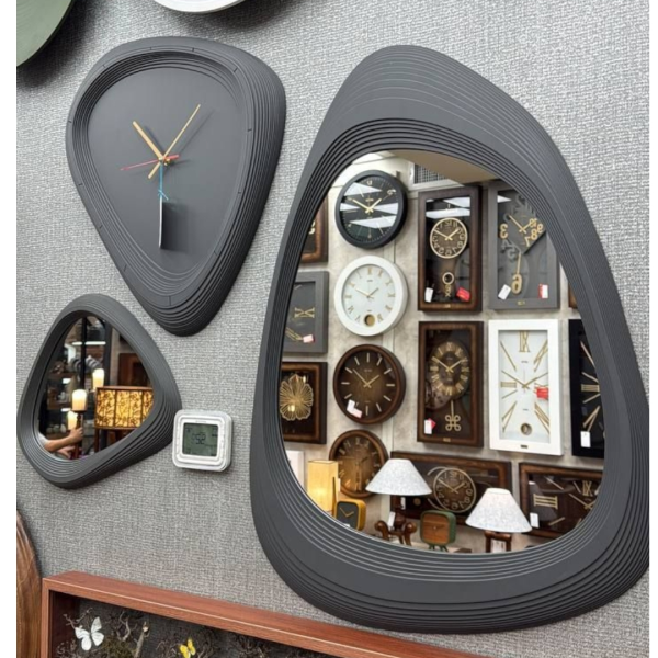 ست آینه و ساعت دیواری مدل راچین، ست سه تکه دو آینه و یک ساعت دیواری آرامگرد با متریال بتن، با طراحی خاص و مینیمال، رنگ طوسی تیره