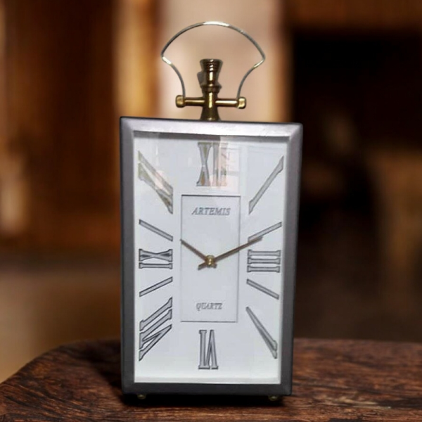 ساعت رومیزی برقی آرتمیس مدل 2031، ساعت رومیزی خاص و فلزی چراغ‌دار برقی با اعداد رومی، دارای تنوع رنگی، رنگ طوسی