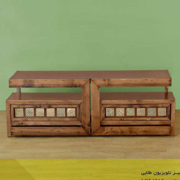 میز تلویزیون خشتی طلایی مدل MI04010، میز TV و ال سی دی تمام چوب پایه دار، متریال مقاوم چوب و طراحی کلاسیک با طرح طبیعی چوب