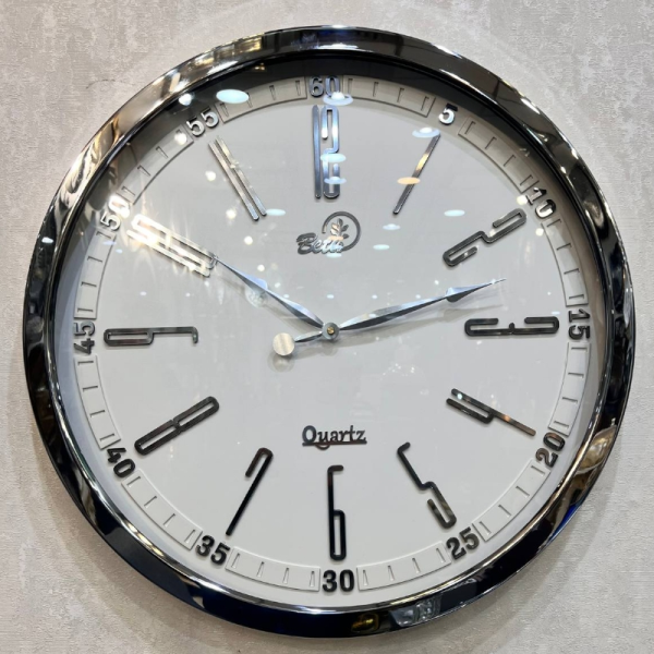 ساعت دیواری بتیس مدل 5510، ساعت دیواری بسیار مدرن با متریال فلز، رنگ آبکاری فورتیک، موتور تایوانی با جزییات ظریف روی صفحه، اعداد لاتین، سایز 55، رنگ سیلور سفید