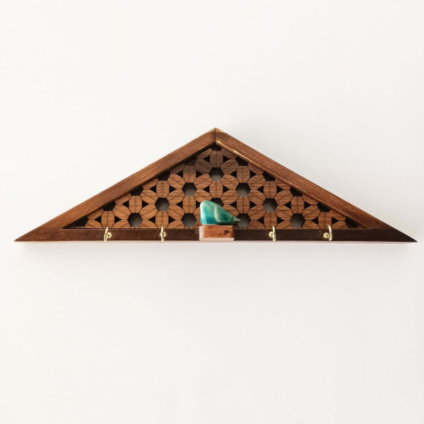 جاکلیدی مثلث تک پرنده مدل JA20096، جاکلیدی طرح مثلثی جذاب سایز 36x11 با طراحی اصیل و کلاسیک چوبی و طرح های سنتی روی بدنه