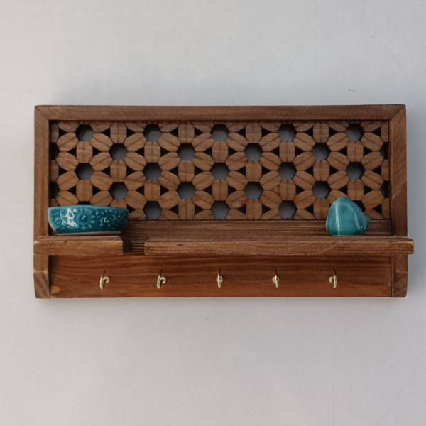 جاکلیدی و جاشمعی طرح نرگس تک پرنده مدل JA20099، جاکلیدی طرح سنتی مدل تک پرنده سایز 27x15 با طراحی اصیل و کلاسیک چوبی و طرح های سنتی روی بدنه