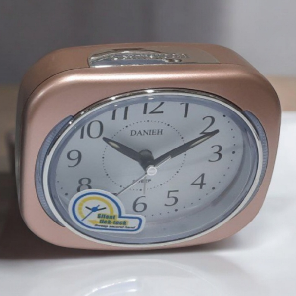 ساعت رومیزی دانیه کد 826، ساعت رومیزی فانتزی زنگ‌دار آرامگرد، ساعت رومیزی مناسب اتاق خواب، اتاق کار، رنگ رزگلد