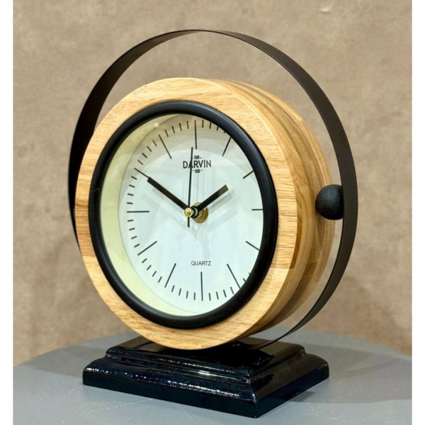 ساعت رومیزی مدرن داروین مدل 1015، ترکیبی چشم‌نواز از چوب و فلز | طراحی مینیمال و شیک برای میز کار و دکوراسیون امروزی