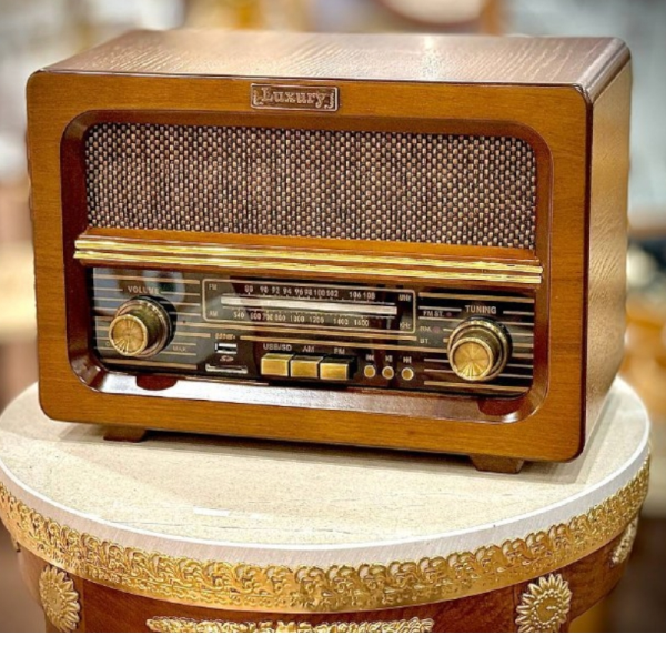 رادیو کلاسیک و شارژی گلدن کد 091، رادیو چوبی نوستالژی قابلیت گیرندگی 3 موج رادیو FM,AM و SW3 ، پخش موسیقی و فایل‌های MP3، اتصال از طریق بلوتوث، اتصال فلش مموری USB، قابلیت اتصال AUX