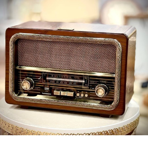 رادیو کلاسیک و شارژی گلدن کد a091، رادیو چوبی نوستالژی قابلیت گیرندگی 3 موج رادیو FM,AM و SW3 ، پخش موسیقی و فایل‌های MP3، اتصال از طریق بلوتوث، اتصال فلش مموری USB، قابلیت اتصال AUX