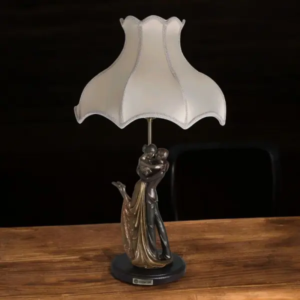 آباژور رومیزی مدل 110 با طرح زوج در آغوش