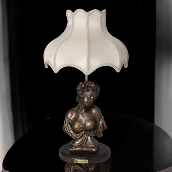 آباژور رومیزی مدل 224 با طرح نیم تنه