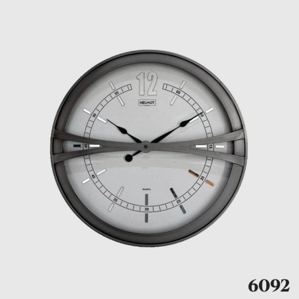  ساعت دیواری چوبی هلموت مدل 6092، ساعت دیواری خلاقانه و چوبی، ترکیب چوب و استیل، موتور ساخت تایوان، ساعت دیواری طرح ساده و در عین حال بی نظیر، رنگ طوسی، سایز 60 سانت