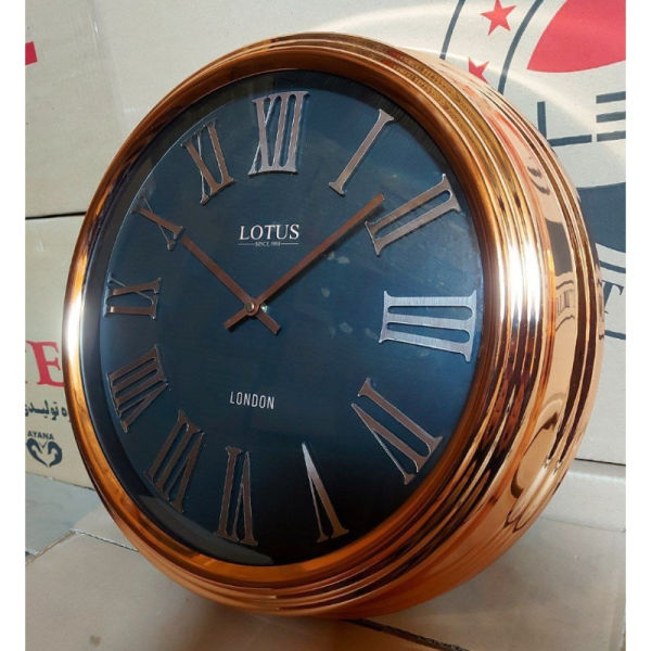 ساعت دیواری فلزی لوتوس کد 3023، ساعت دیواری قطر 60 سانت مدرن با موتور آرامگرد تایوانی، ساعت دیواری با اعداد رومی، رنگ رزگلد