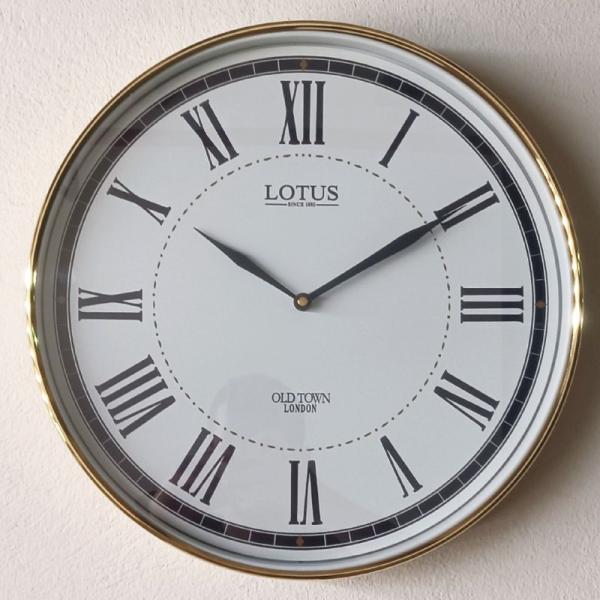ساعت دیواری فلزی لوتوس مدل 7711، ساعت دیواری گرد شیک و مدرن سایز 40، ساعت دیواری بی‌صدای فلزی طلایی آبکاری شده