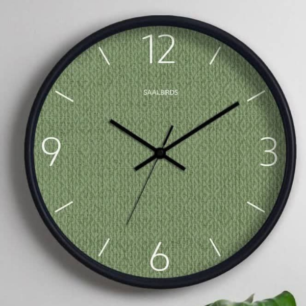 ساعت دیواری خلاقانه مدل 2، ساعت دیواری اقتصادی و خلاقانه سایز 32 سانت، دارای محافظ شیشه، موتور آرامگرد تایوانی با صفحه زیبا و خوانا، دارای تنوع طرح و رنگ