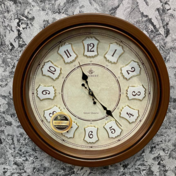 ساعت دیواری چوبی شوبرت مدل 4015، ساعت دیواری سایز 40 با اعداد برجسته طلایی و موتور آرامگرد