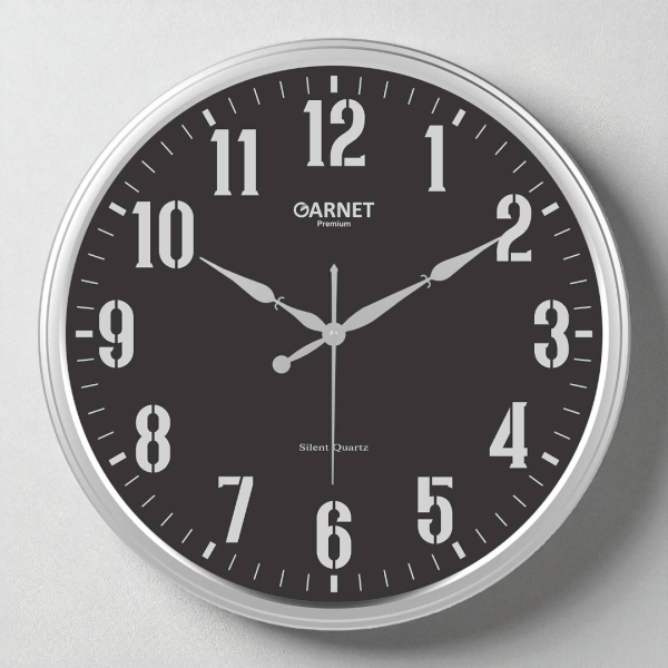 ساعت دیواری شوبرت مدل 5022BQ، ساعت دیواری با فریم پلاستیک، سایز 45 با اعداد برجسته و موتور آرامگرد، رنگ نقره‌ای