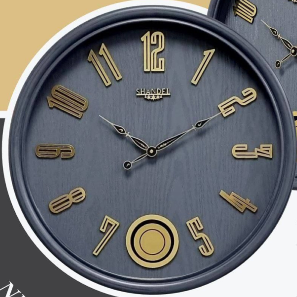 ساعت دیواری شاندل مدل X85 A، ساعت دیواری تک موتوره سایز 58 پلاستیکی طرح کلاسیک با صفحه تمام چوب و اعداد برجسته، دارای موتور ثانیه شمار مستقل، رنگ طوسی