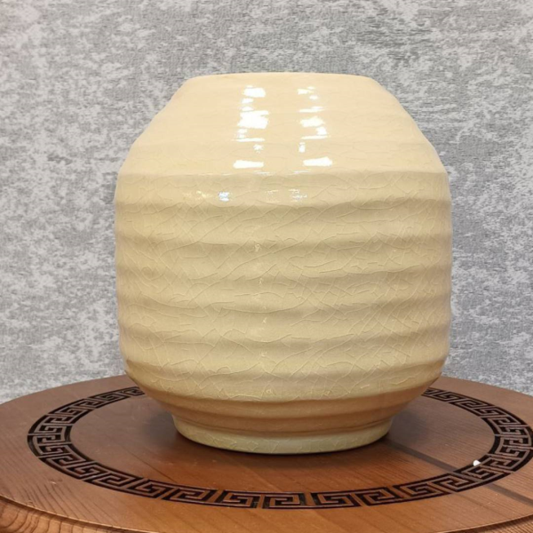 گلدان سرامیکی مینیمال و ساده، گلدان سرامیکی یک تکه و دکوری با طراحی ساده و زیبا و همینطور خلاقانه و رنگ براق