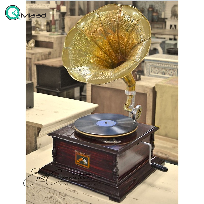چگونه طراحی و جزئیات گرامافون، آن را به یک مجسمه بصری چشمگیر تبدیل می‌کند؟
