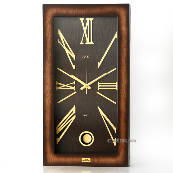  ساعت دیواری آرتا Arta کد 449، ساعت دیواری چهارگوش چوبی با متریال MDF، دارای پاندول و اعداد یونانی، دارای موتور آرامگرد