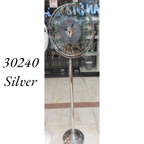 ساعت ایستاده آرتمیس مدل 30240، ساعت سالنی تمام فلزی با آبکاری فورتیک، دارای پایه مخصوص، موتور آرامگرد تایوانی و دارای دو رنگ، رنگ نقره ای