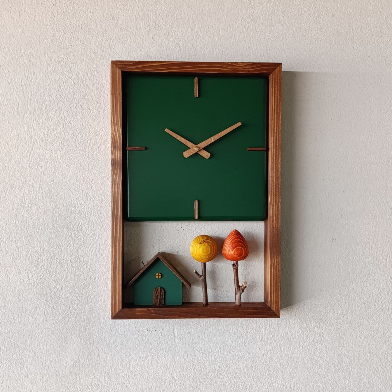 ساعت دیواری دست ساز تمام‌چوب مدل 185 طرح خانه