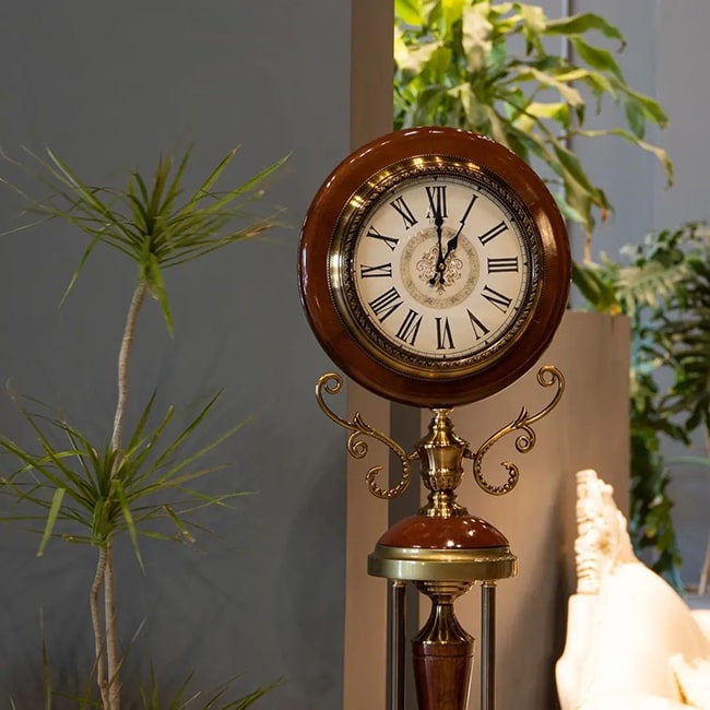 ساعت ایستاده لاکچری 1404: جذاب‌ترین انتخاب‌ها برای خونه‌ت