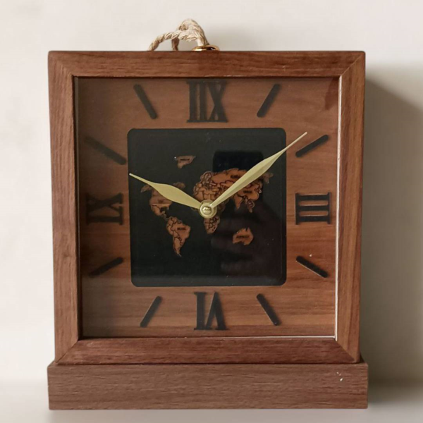 ساعت رومیزی مدل نقشه سایز کوچک، ساعت رومیزی طرح مربع با متریال ترکیبی چوب و فلز، سایز 25x33، طراحی اصیل و طبیعی