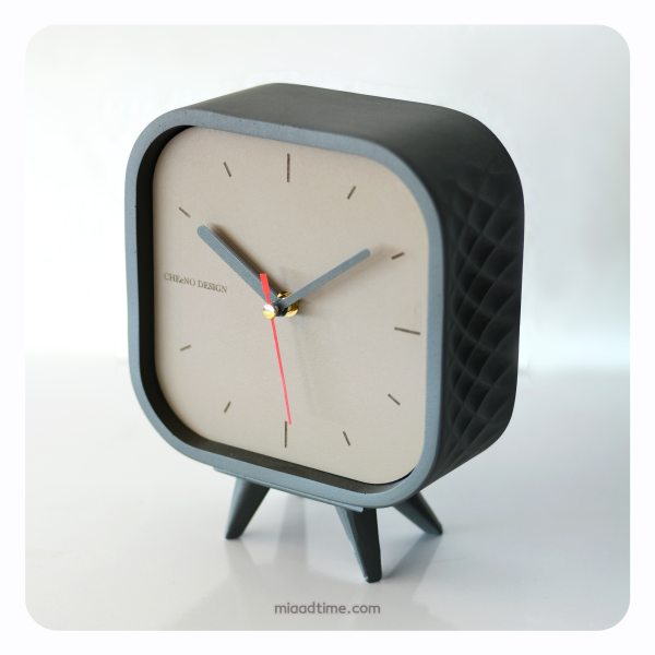 ساعت رومیزی بِتُنی مربع مدل 554