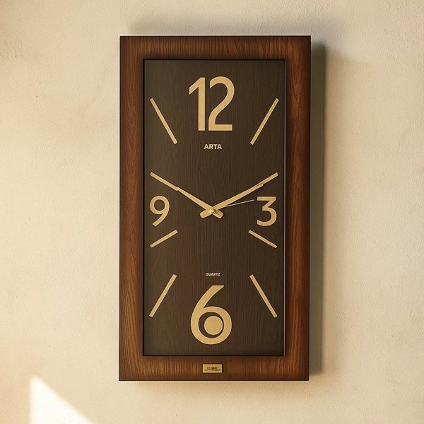  ساعت دیواری آرتا Arta کد 447، ساعت دیواری چهارگوش چوبی با متریال MDF، دارای پاندول و اعداد لاتین، دارای موتور آرامگرد