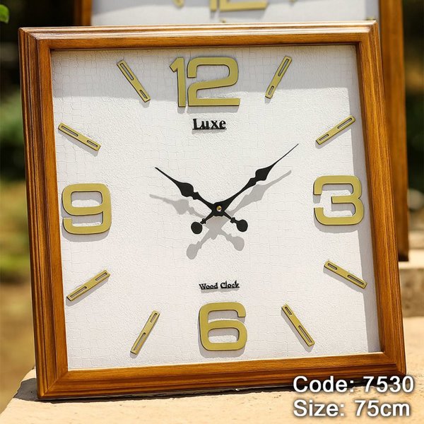 ساعت دیواری لوکس صفحه چرم با چوب روس کد 7530
