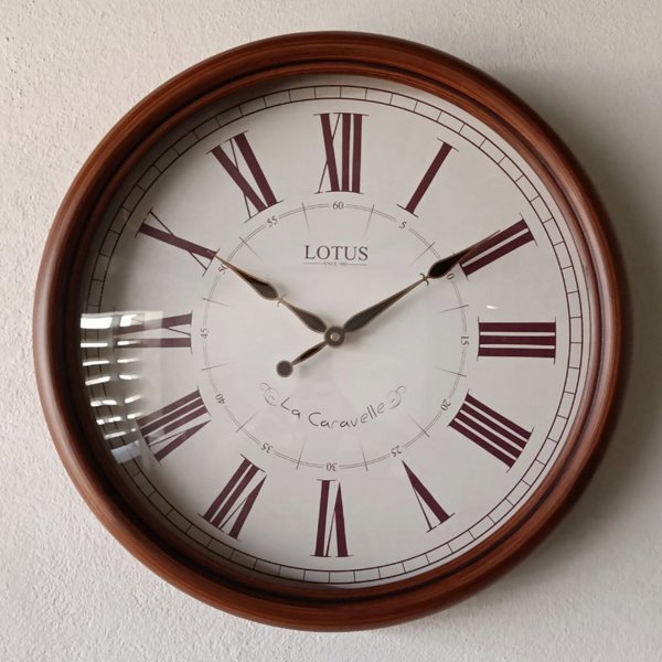 ساعت دیواری چوبی لوتوس مدل 355