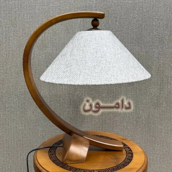 چراغ خواب و آباژور رومیزی مدل دامون کد 1898، استفاده از چوب روسی با کیفیت در متریال بدنه، طراحی ساده و بی نظیر